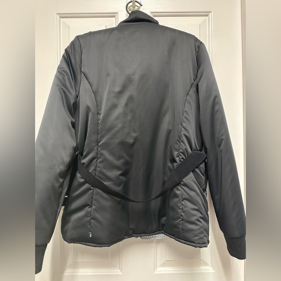 Fabletics Reversible Like New Puffer Jacket with Belt. Size Medium - Picture 6 of 16